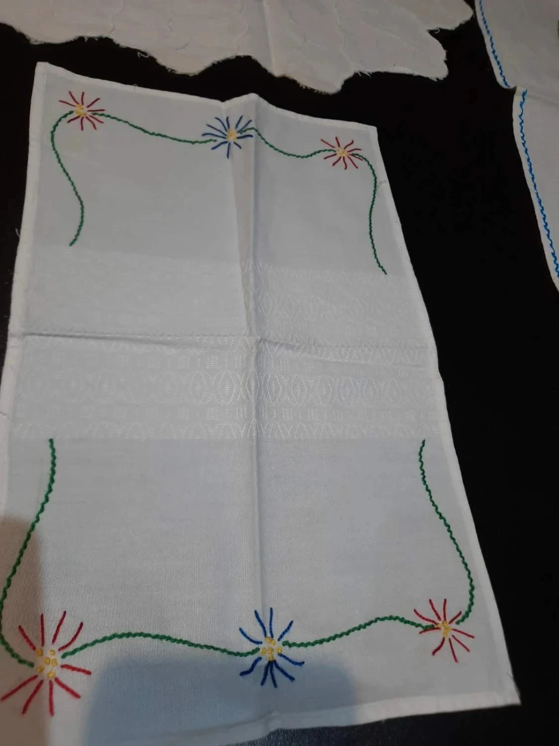 🥀Lot de 6 napperons neufs en coton brodé .Fait Main. – photo 8